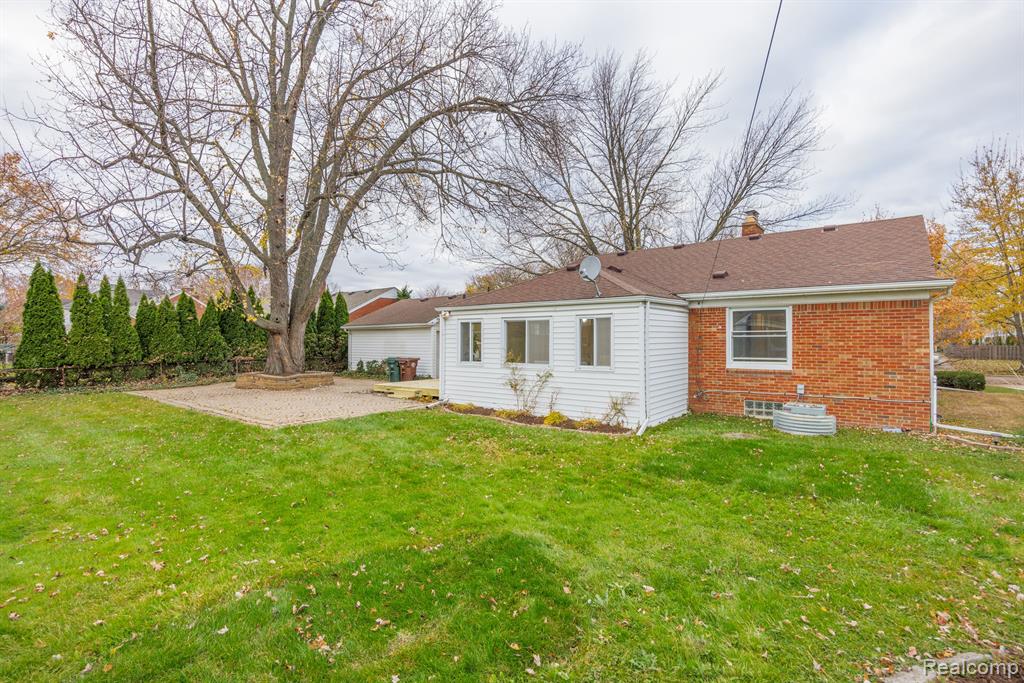 1337 Torrey Road Grosse Pointe Woods, MI 48236 - Photo 30 of 31