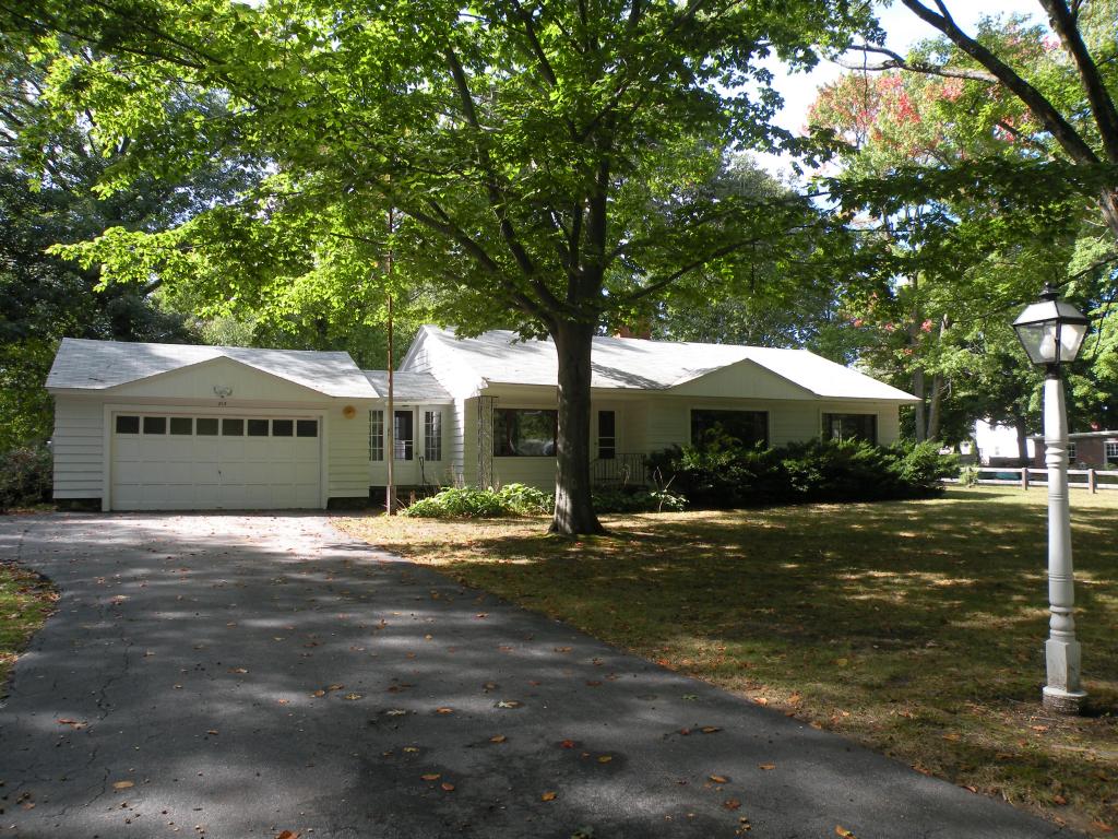 213 Huse Road Manchester, NH 03103 - Photo 2 of 22