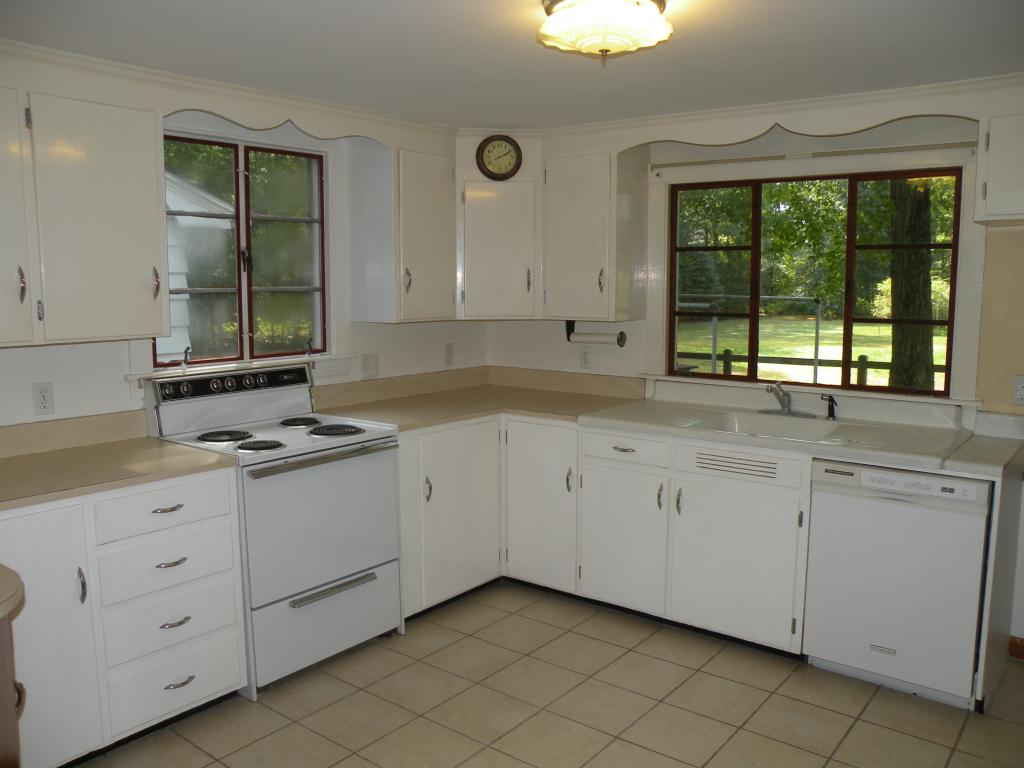 213 Huse Road Manchester, NH 03103 - Photo 12 of 22