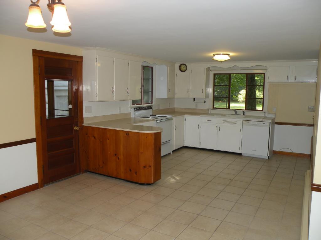 213 Huse Road Manchester, NH 03103 - Photo 10 of 22