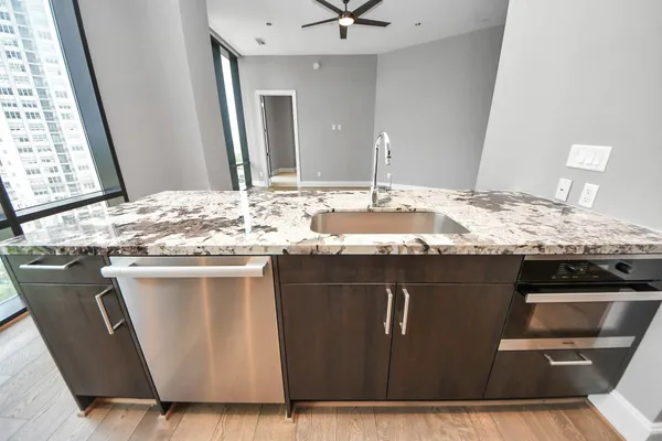 $3,800 | 1409 Post Oak Boulevard, Unit 803, Houston, TX 77056
