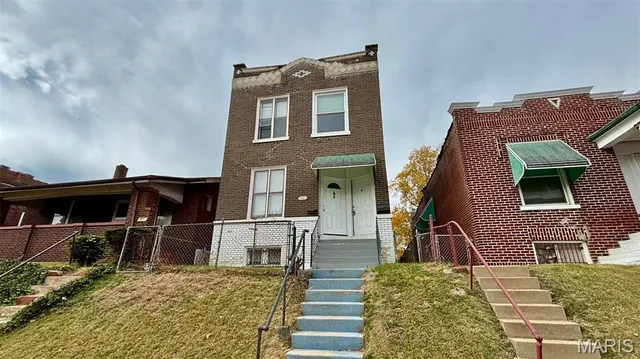 $1,000 | 3829 South Compton Avenue, Unit A, St. Louis, MO 63118