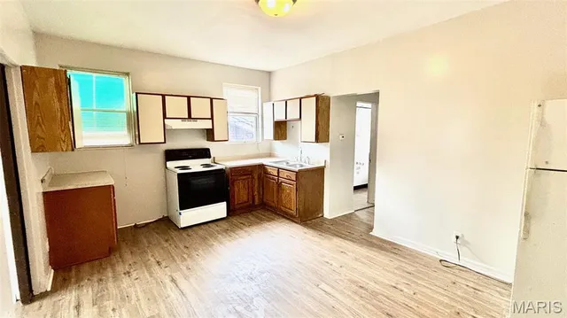 $1,000 | 3829 South Compton Avenue, Unit A, St. Louis, MO 63118