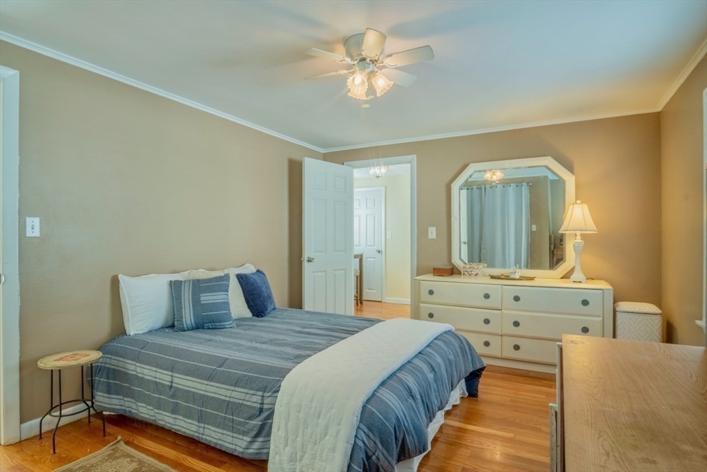 146 Burrill Street Swampscott, MA 01907 - Photo 23 of 39