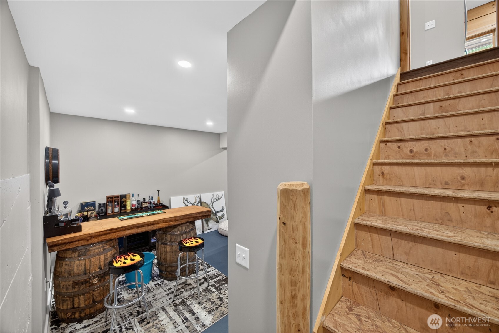 180 Carr Road Randle, WA 98377 - Photo 35 of 40 a view of entryway with furniture