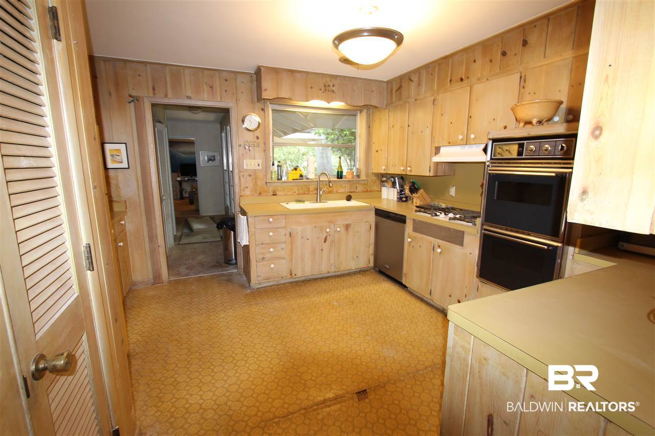 12110 Jessamine Street Magnolia Springs, AL 36555 - Photo 16 of 30 Kitchen