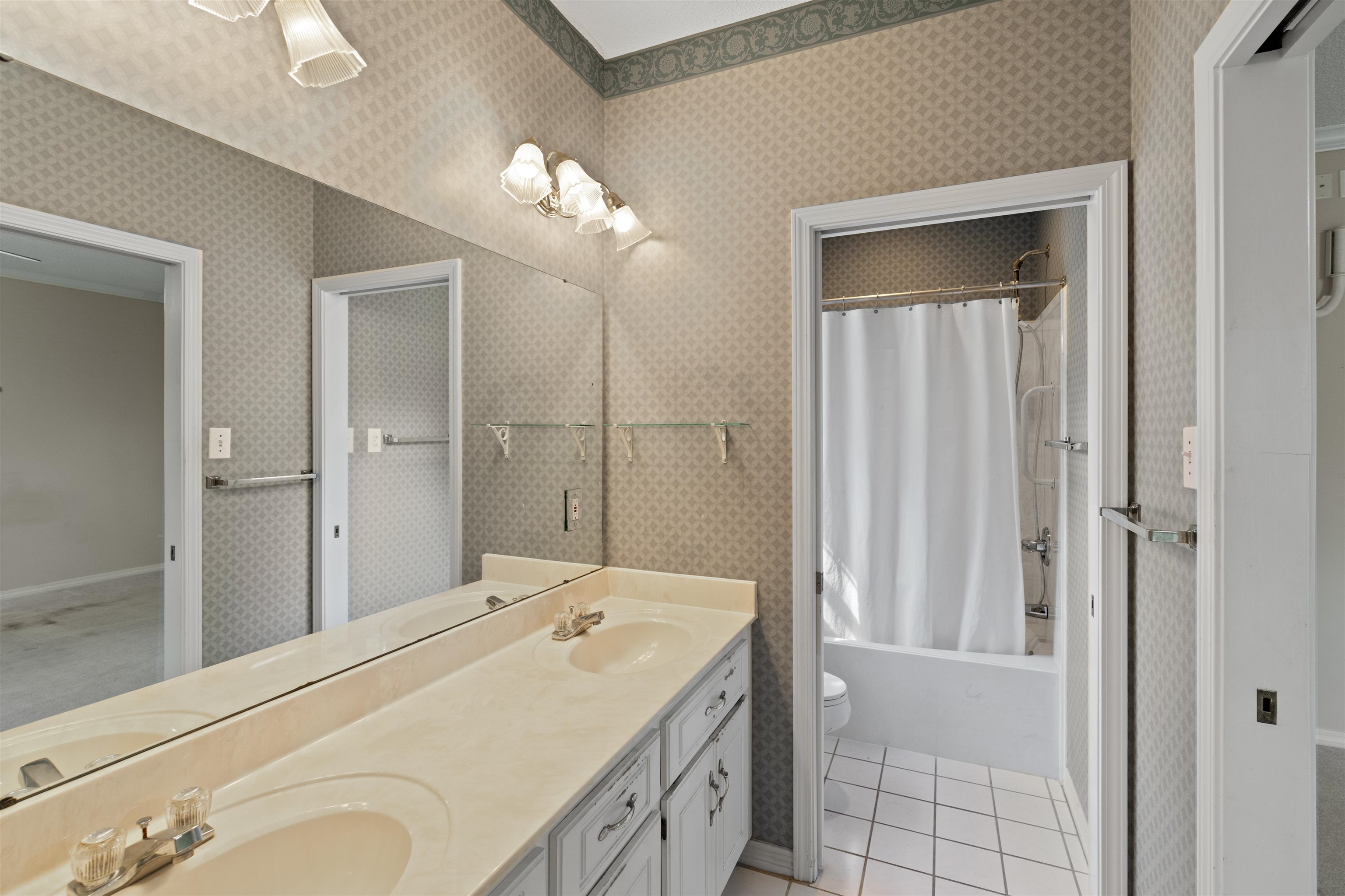 30 Echo Lane Fairhope, AL 36532 - Photo 15 of 26 Primary Bathroom