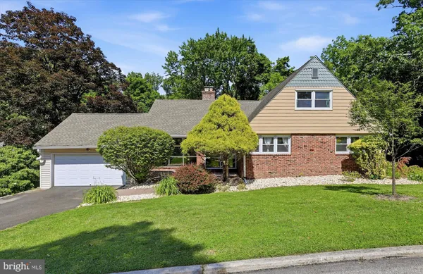$679,900 | 417 Meadowbrook Lane, Glenside, PA 19038