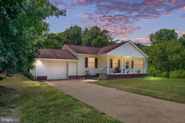 $305,000 | 100 Latane Drive, Colonial Beach, VA 22443