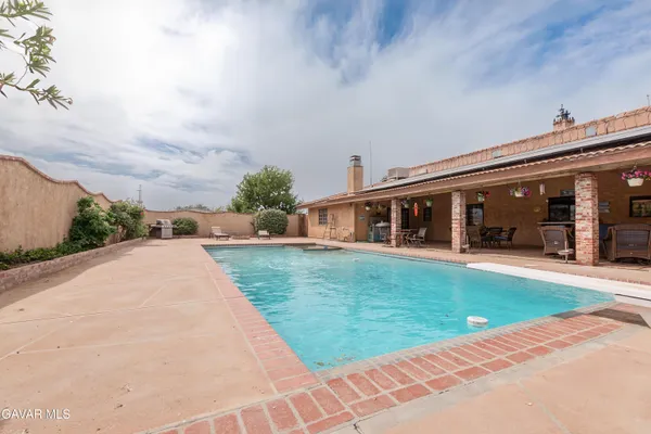 $820,000 | 2212 West Ave O 8, Palmdale, CA 93551
