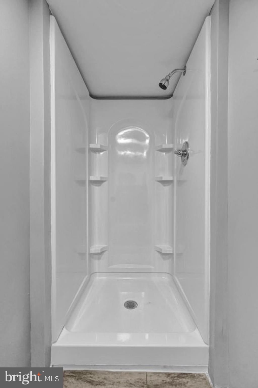 525 Mountain Road Dillsburg, PA 17019 - Photo 52 of 53 a bathroom with a bath tub