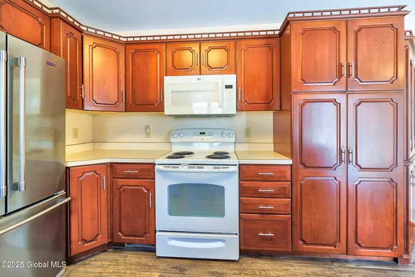 $337,000 | 2757 Maida Lane, Rotterdam, NY 12306