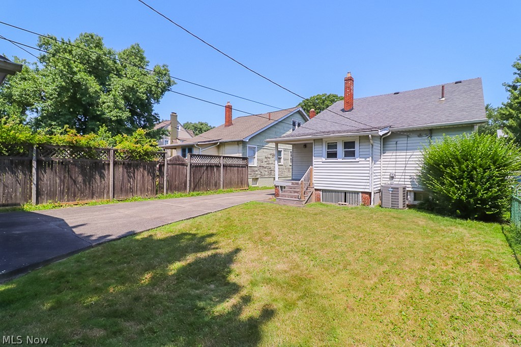 4006 Navahoe Road Cleveland, OH 44121 - Photo 4 of 19 Gallery Image 4