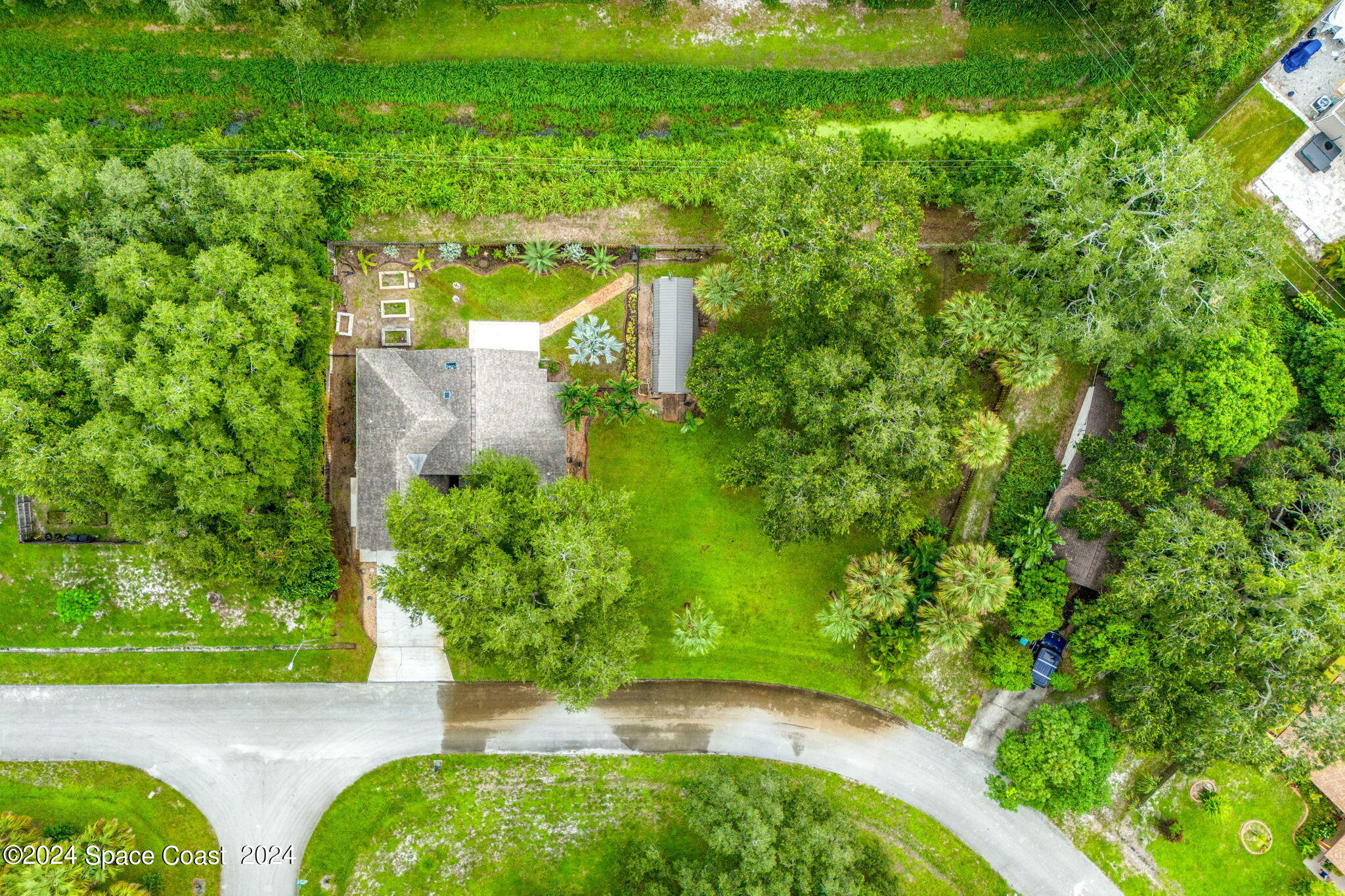 431 Nina Road Northeast Palm Bay, FL 32907 - Photo 36 of 41 a view of a garden with a building