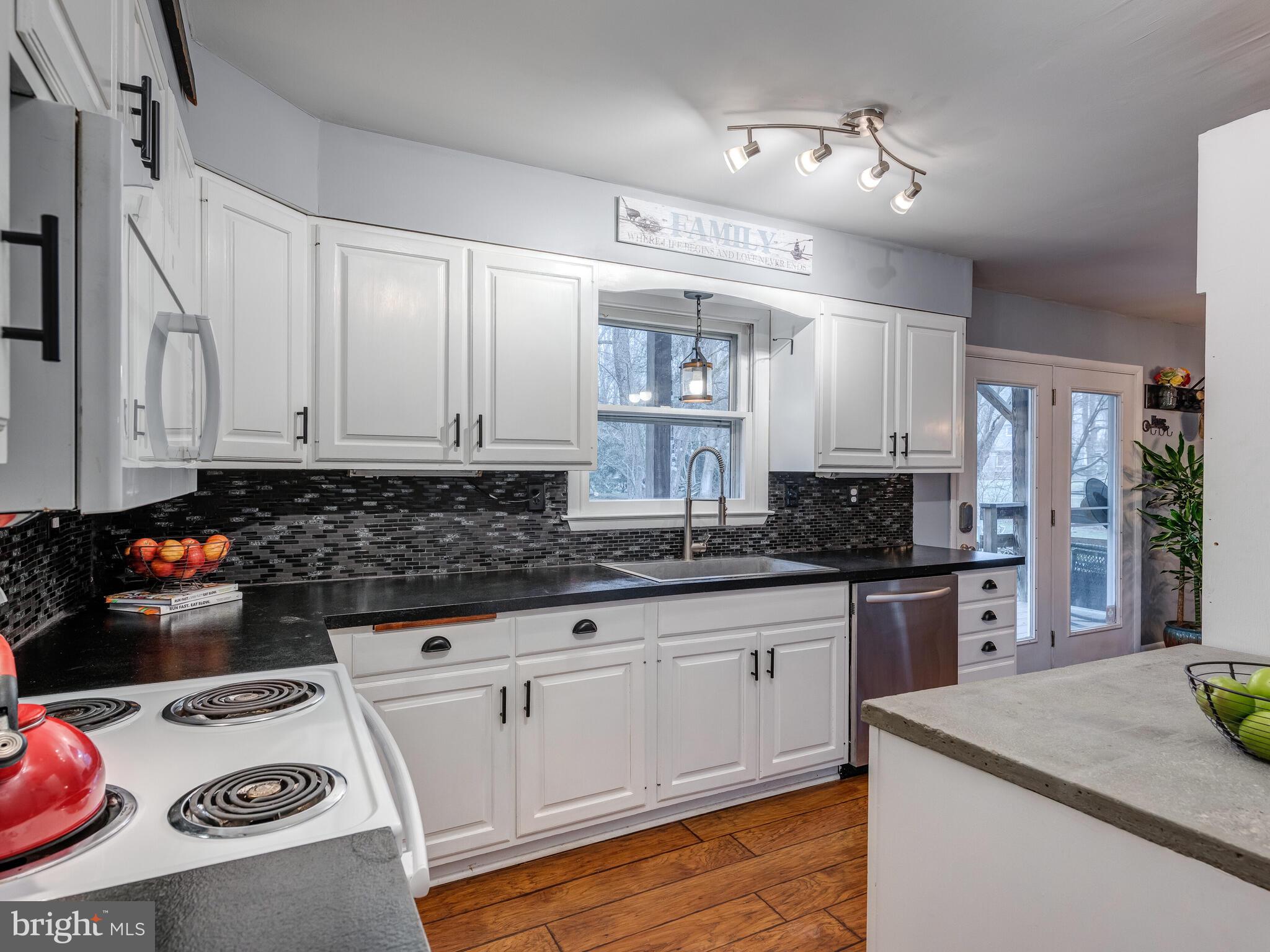 255 Warwick Road Elverson, PA 19520 - Photo 11 of 30 Gallery Image 11
