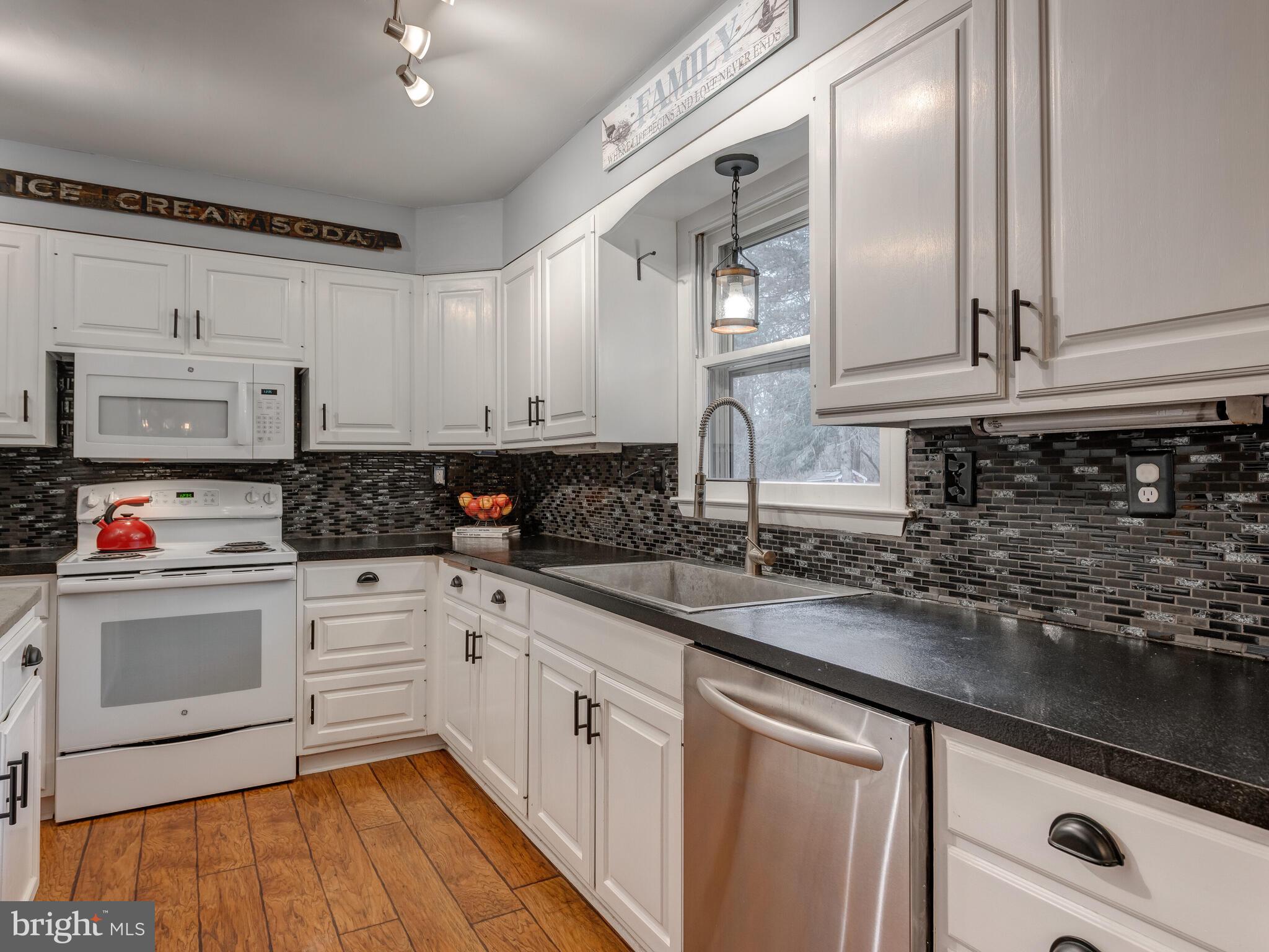 255 Warwick Road Elverson, PA 19520 - Photo 8 of 30 Gallery Image 8