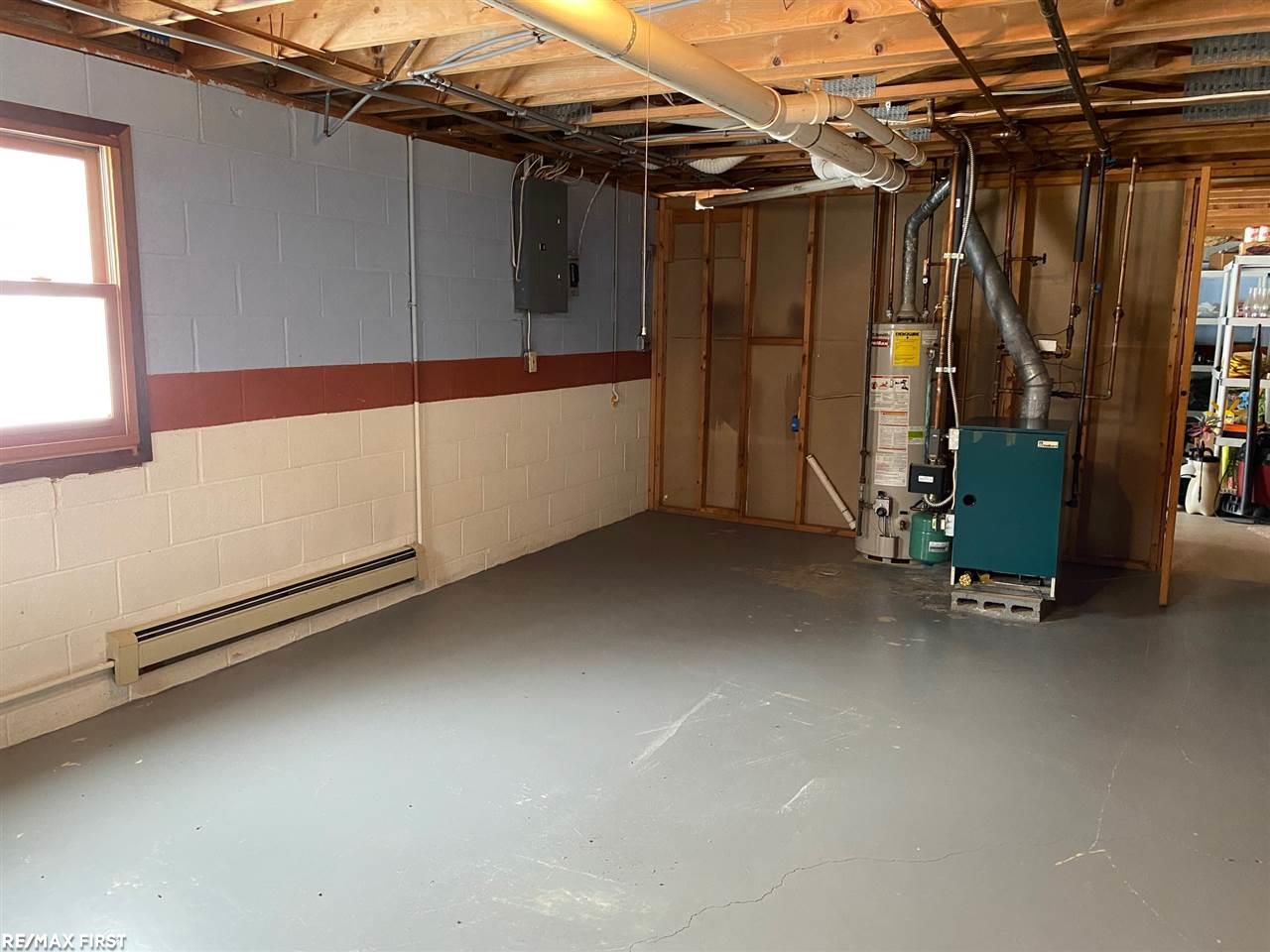 5436 Van Dyke Road Almont, MI 48003 - Photo 23 of 37 50034553-23.JPG