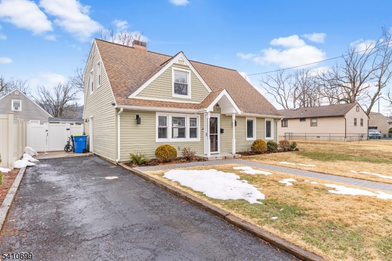 122 Greenbrook Road Green Brook, NJ 08812 - Photo 3 of 50