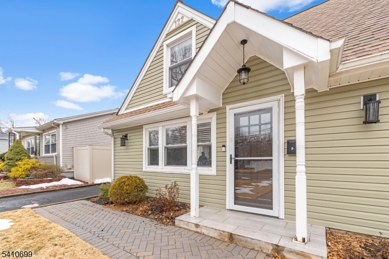 122 Greenbrook Road Green Brook, NJ 08812 - Photo 5 of 50