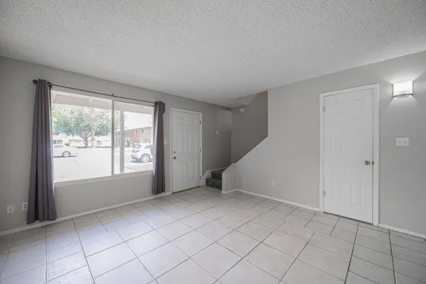 $1,695 | 15 East Carter Drive, Tempe, AZ 85282