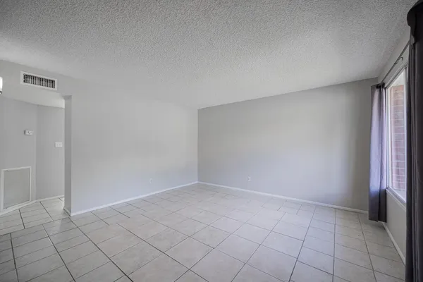 $1,695 | 15 East Carter Drive, Tempe, AZ 85282