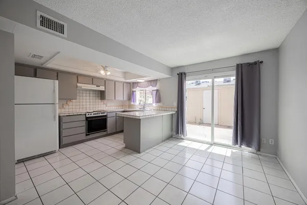 $1,695 | 15 East Carter Drive, Tempe, AZ 85282