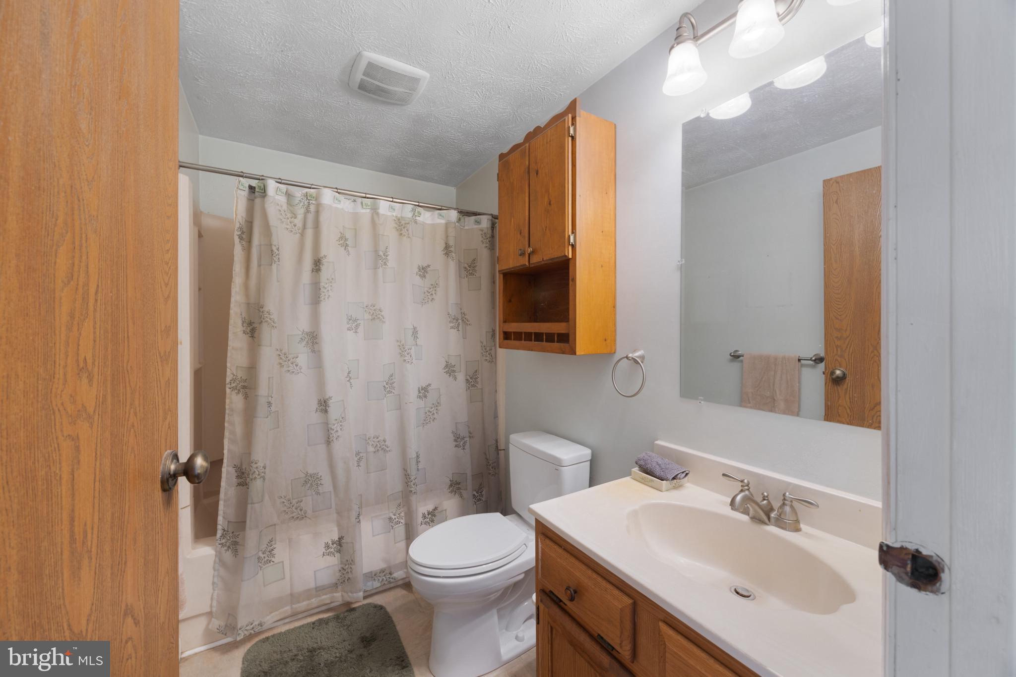 493 Sunset Road Dover, DE 19901 - Photo 20 of 37 hall bathroom