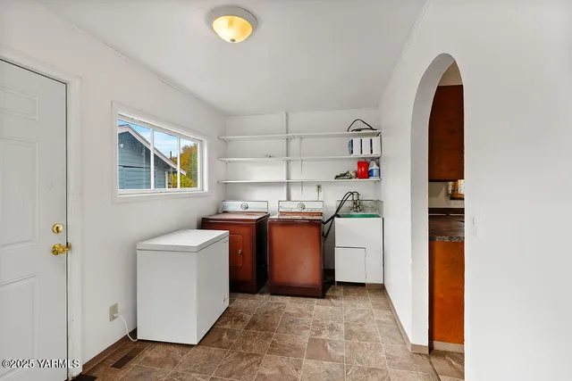 $277,000 | 922 9th Avenue South, Yakima, WA 98902