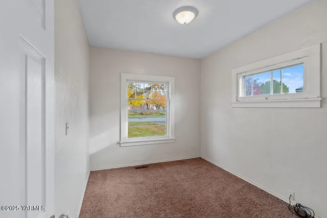 $277,000 | 922 9th Avenue South, Yakima, WA 98902