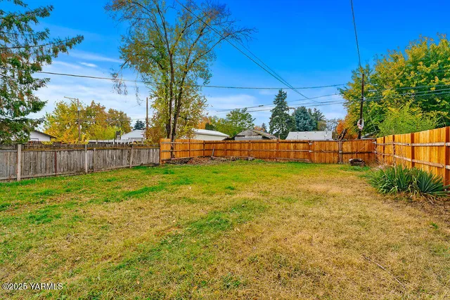 $277,000 | 922 9th Avenue South, Yakima, WA 98902
