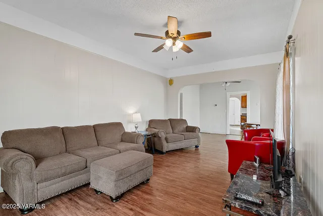 $277,000 | 922 9th Avenue South, Yakima, WA 98902