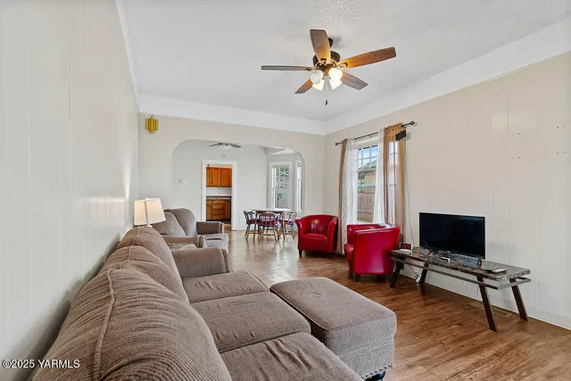 $277,000 | 922 9th Avenue South, Yakima, WA 98902