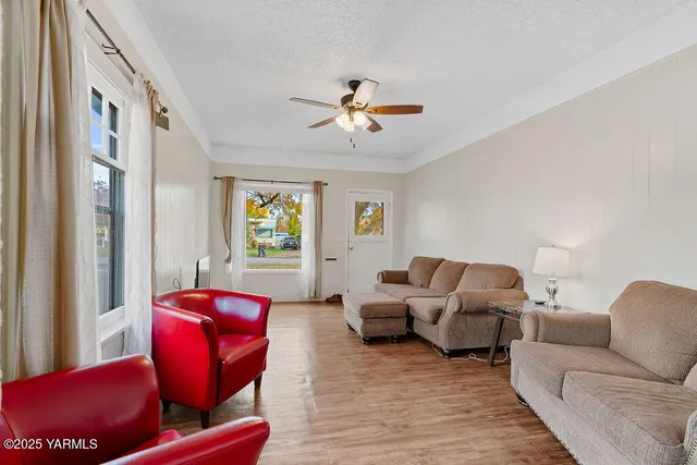 $277,000 | 922 9th Avenue South, Yakima, WA 98902