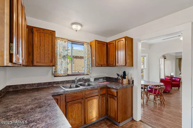 $277,000 | 922 9th Avenue South, Yakima, WA 98902