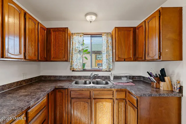 $277,000 | 922 9th Avenue South, Yakima, WA 98902