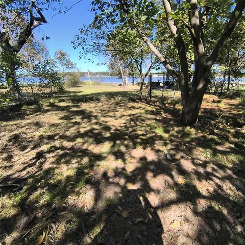 a view of a yard with a house
