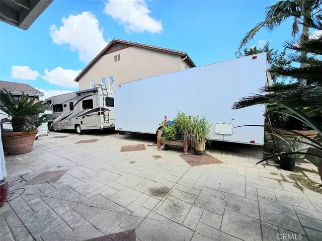 a view of a back yard of the house