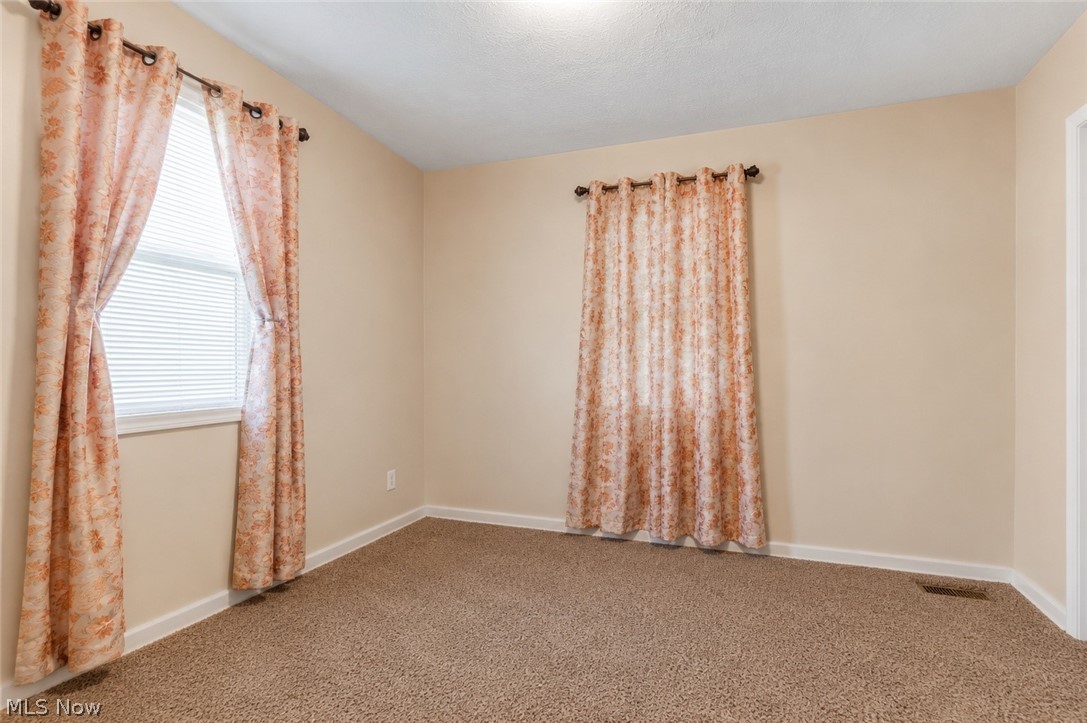 18914 Neff Road Cleveland, OH 44119 - Photo 6 of 23 Gallery Image 6