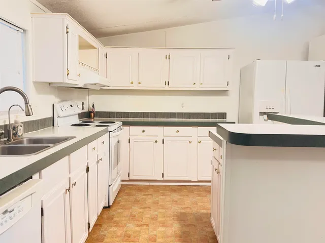 $249,900 | 105 Breezewood Circle, San Mateo, FL 32187