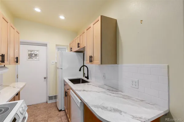 $2,200 | 4805 West 33rd Avenue, Denver, CO 80212