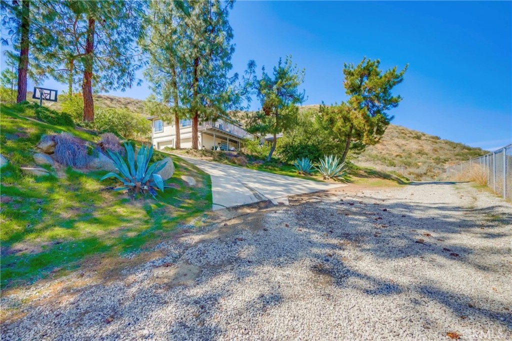 39100 Saddle Ridge Road Hemet, CA 92543 - Photo 7 of 59
