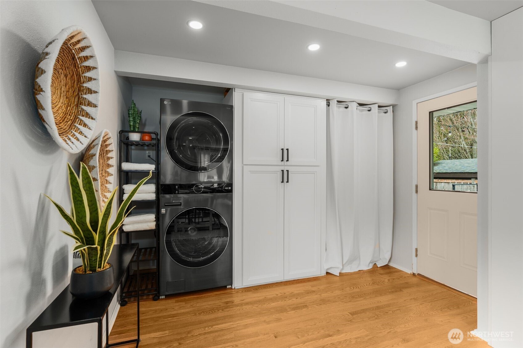 3831 52nd Avenue Southwest Seattle, WA 98116 - Photo 13 of 27