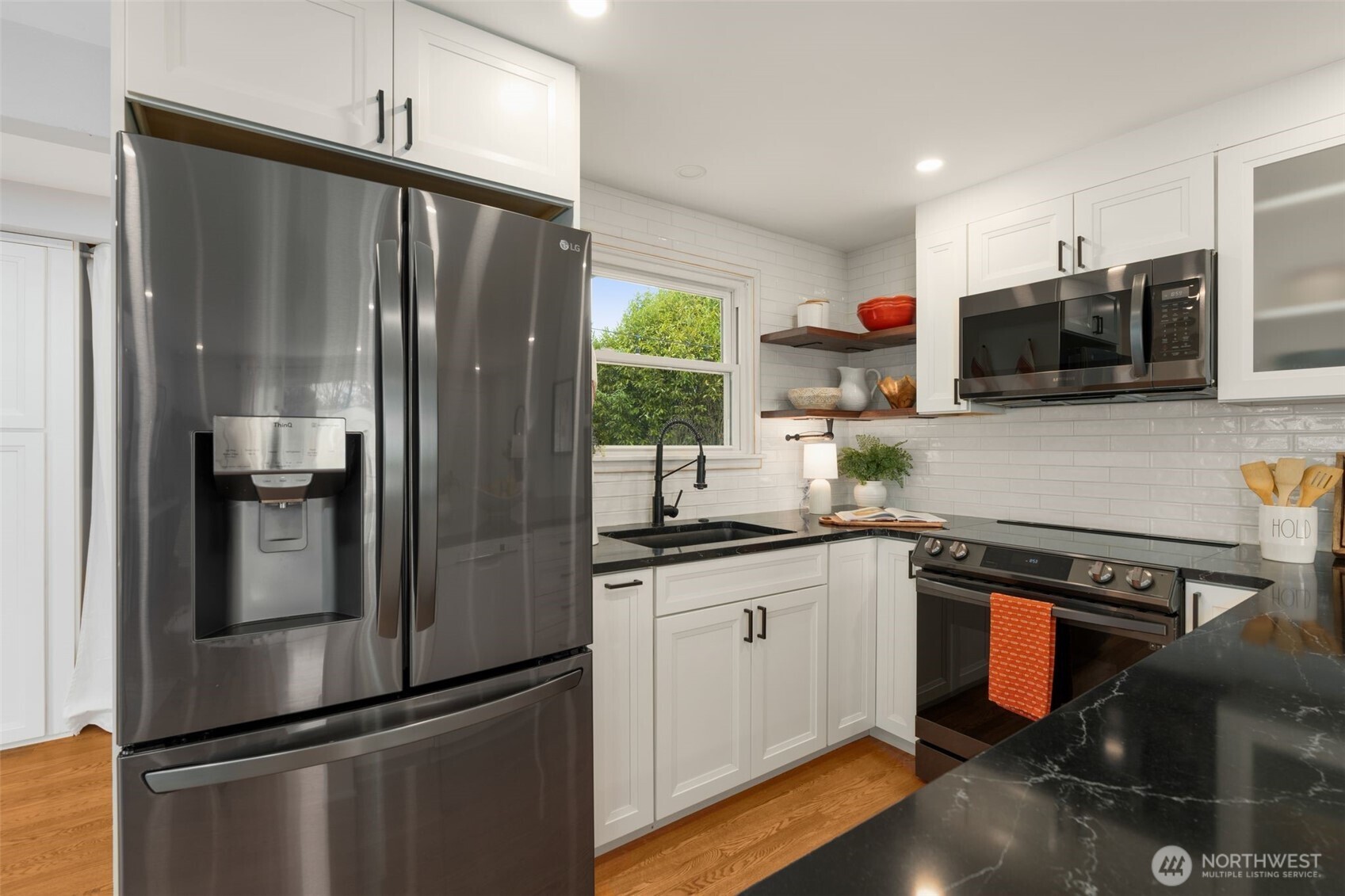 3831 52nd Avenue Southwest Seattle, WA 98116 - Photo 10 of 27