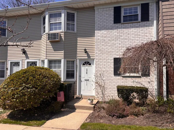 $349,000 | 31-36 Wilshire Lane, Unit 3136, Oakdale, NY 11769