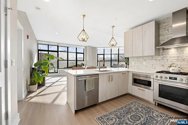 $1,450,000 | 711 1st Street, Unit 202, Hoboken, NJ 07030