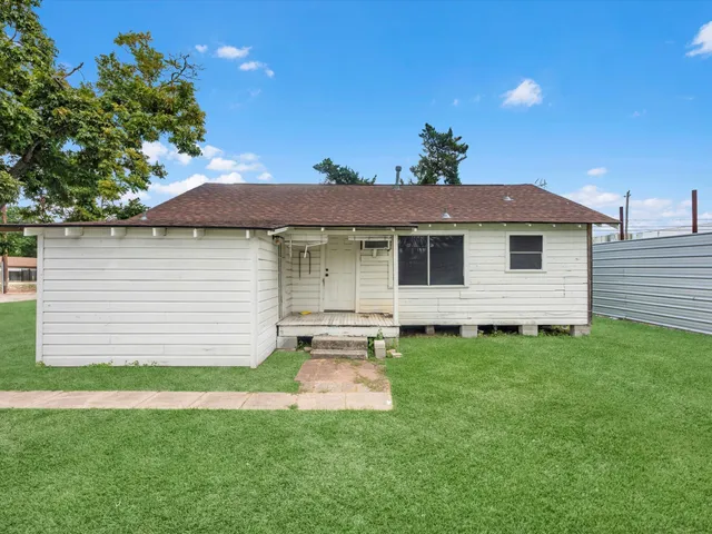 $165,000 | 312 North Magnolia Street, Highlands, TX 77562