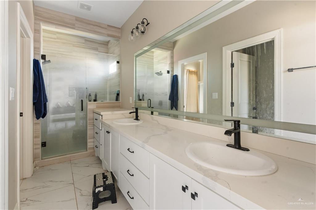 822 Whitewing Street Alamo, TX 78516 - Photo 7 of 11 a bathroom with a sink and a mirror