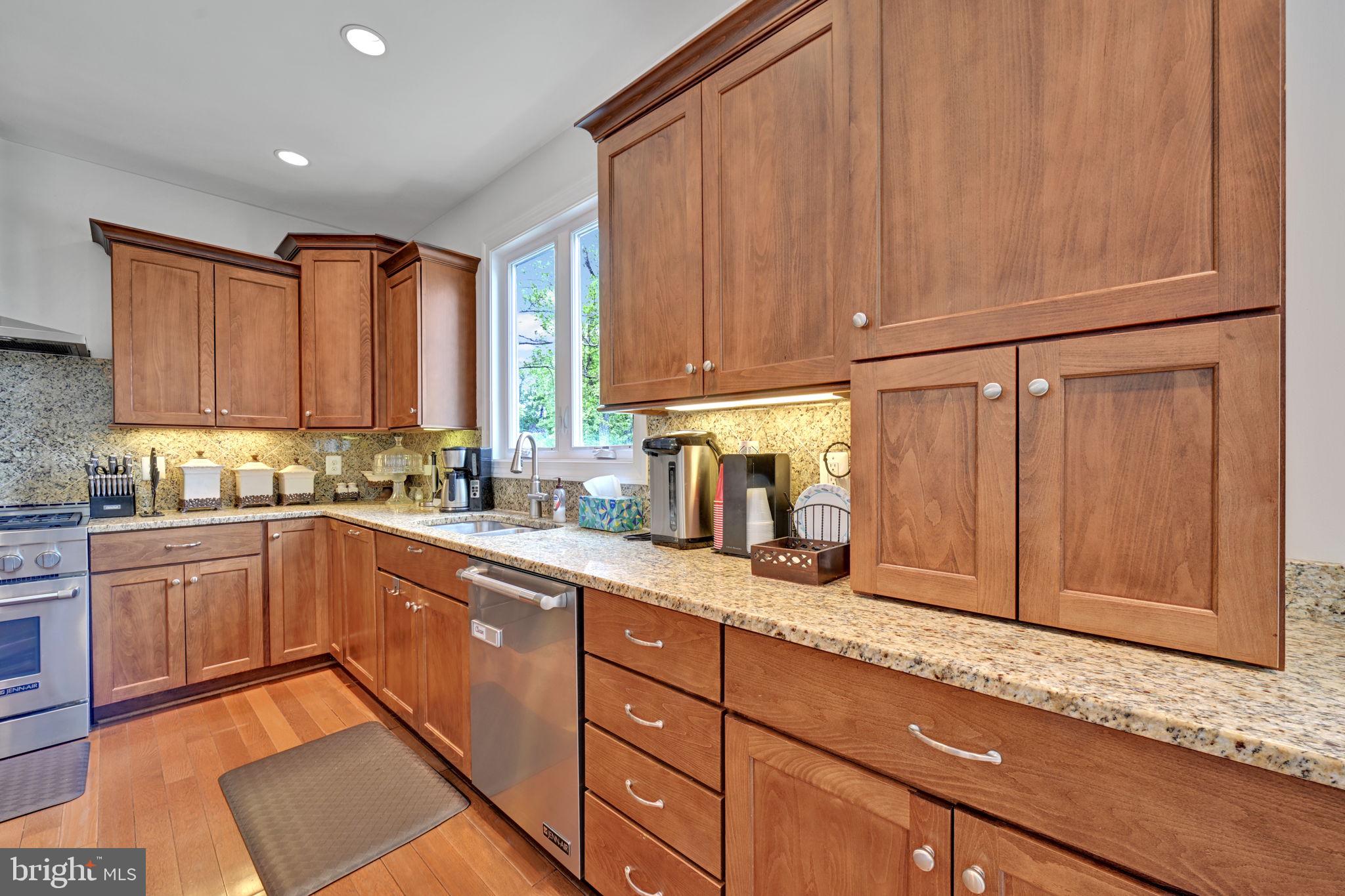 6200 Hanover Avenue Springfield, VA 22150 - Photo 24 of 87 Large Gourmet Kitchen - Plenty of Cabinets