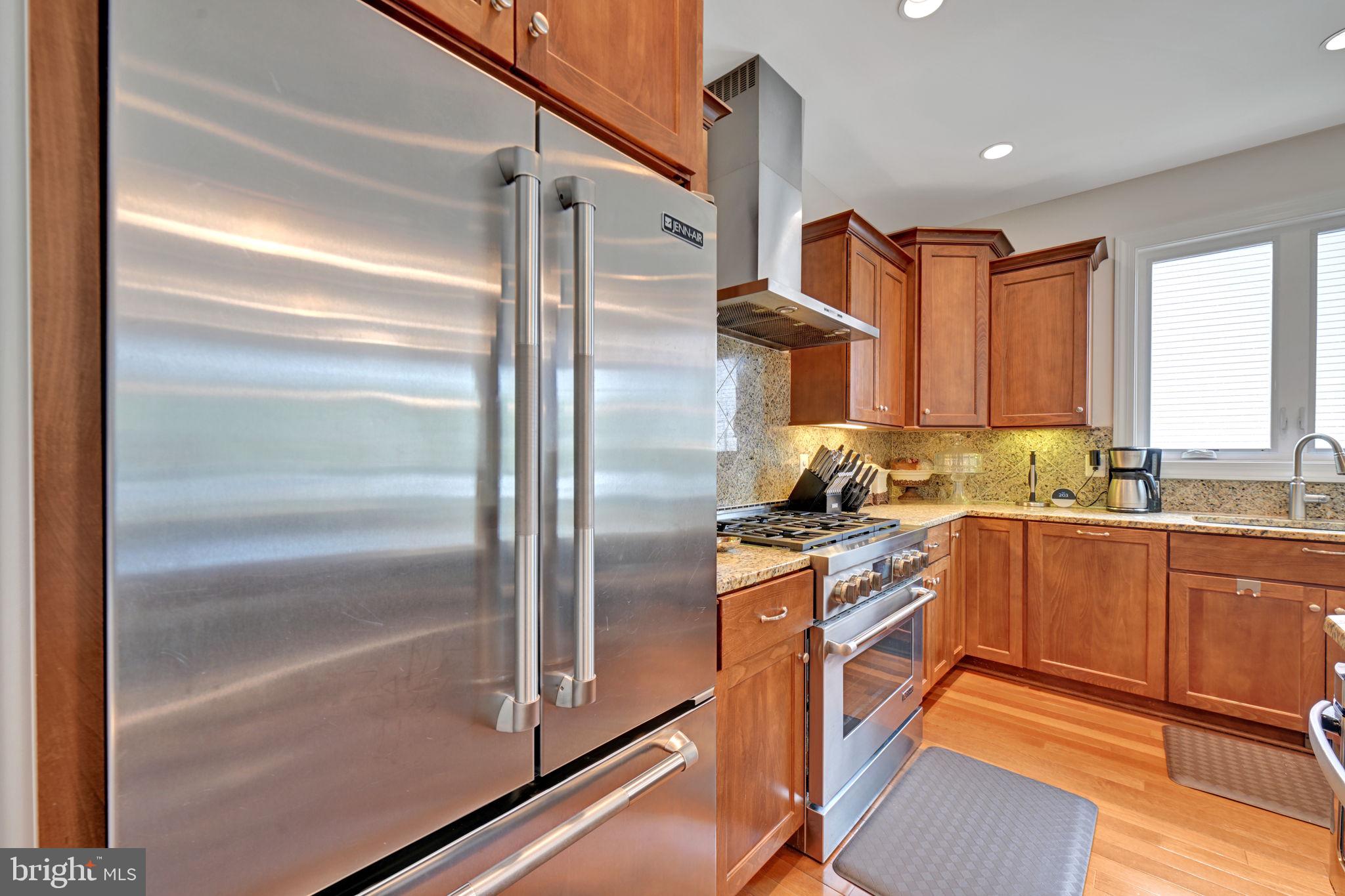 6200 Hanover Avenue Springfield, VA 22150 - Photo 25 of 87 Large Gourmet Kitchen - 6 Burner Gas Stove