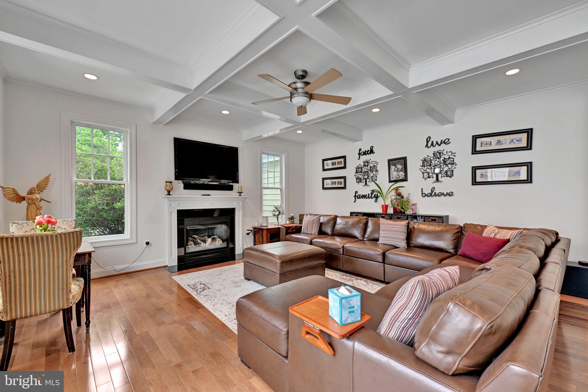 6200 Hanover Avenue Springfield, VA 22150 - Photo 31 of 87 Main Level Informal Seating - Coffer Ceiling